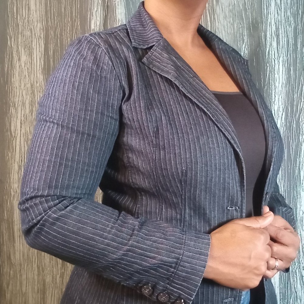 MEDIUM - NINE WEST DARK BLUE PIN STRIPE DENIM BLAZER LONG SLEEVE